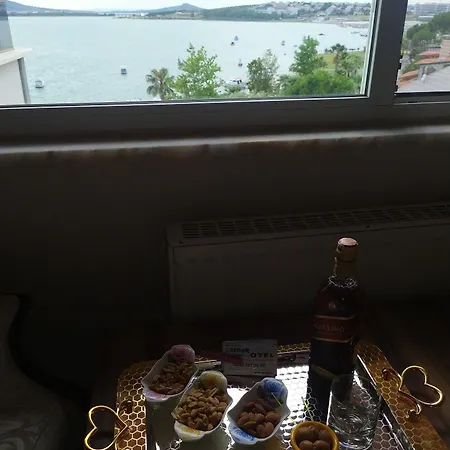 Senar Naz *